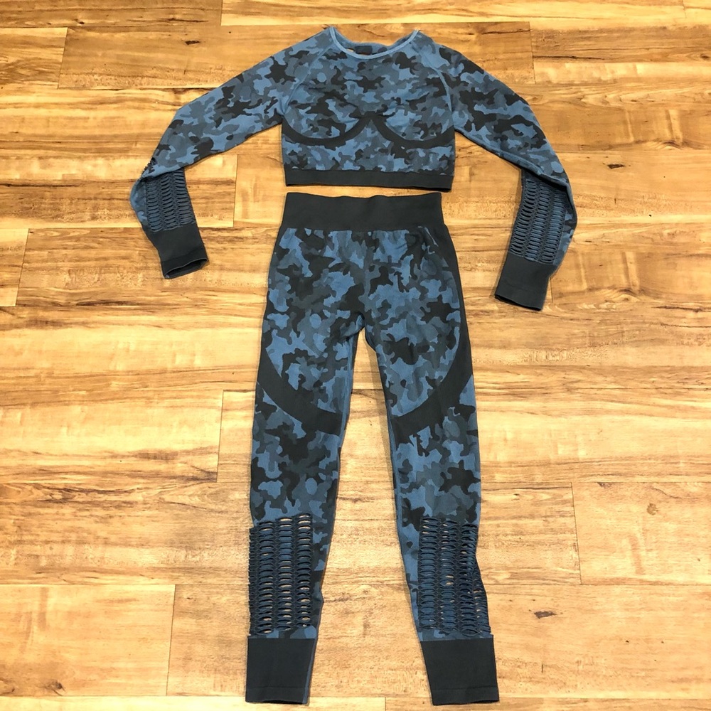 Fabletics Blue camo workout set size S